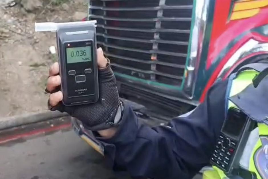 El transporte colectivo fue trasladado a un predio ya que contaba con dos multas pendientes de pago. (Foto: PMT Villa Nueva)
