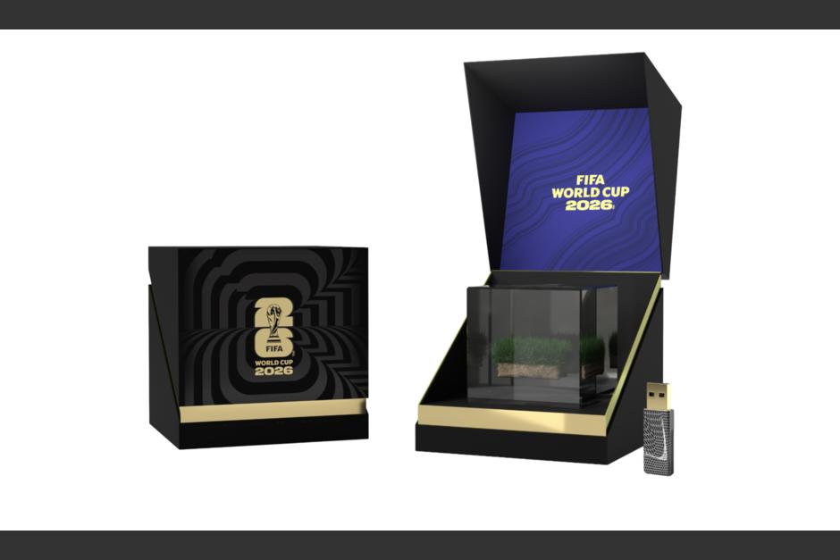 Según el sitio de FIFA, el fragmento de gramilla y la memoria USB de acrílico rinden homenaje a uno de los "mayores eventos deportivos del mundo". (Foto: FIFA)