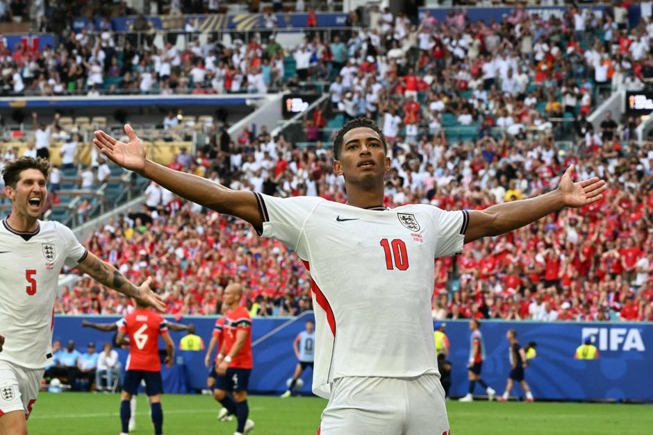 Jude Bellingham festeja su segundo gol frente a Noruega. (Foto: AFP)