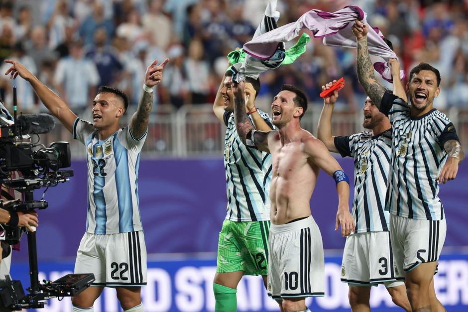 Argentina registra 2,541 desmarques para recibir el balón, 669 a la espalda de la defensa, 919 entre líneas y 953 por delante de la defensa. (Foto: AFP)