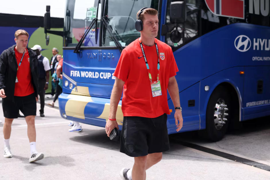 Alexander Sørloth de Noruega ha recibido mensajes de odio tras el juego en el Mundial 2026 contra Inglaterra. (Foto: AFP)