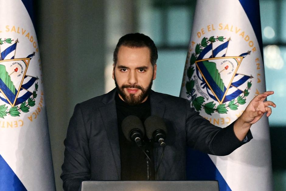 El presidente salvadoreño Nayib Bukele ganó la nominación de su partido para buscar un tercer período. (Foto: AFP)