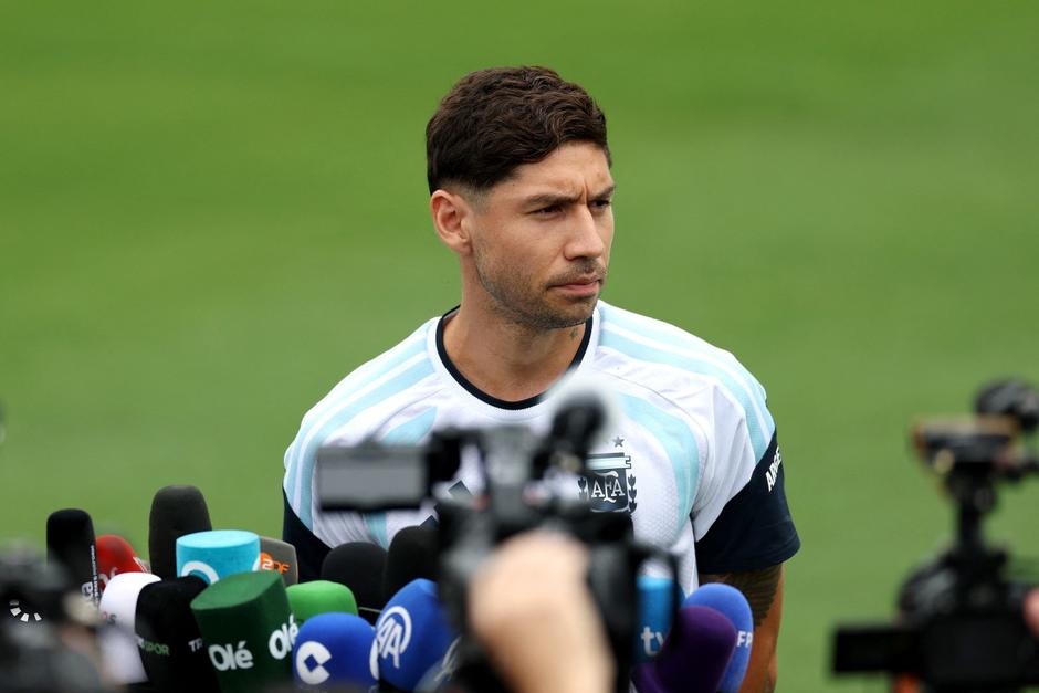 Gonzalo Montiel registra 64 pases en el Mundial 2026, con una precisión del 84%. (Foto: AFP)
