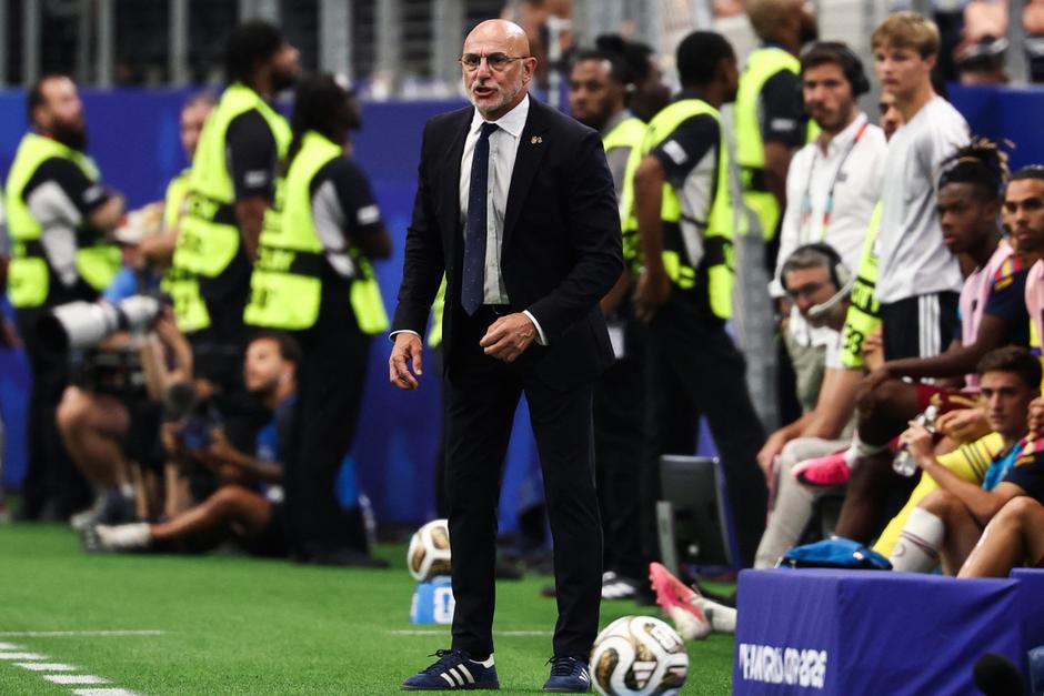 Luis de la Fuente destacó la unidad de su equipo como un factor clave para alcanzar la final. (Foto: AFP)