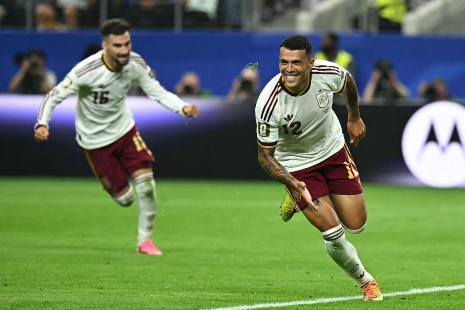 Pedro Porro anotó el segundo ante los franceses y se llevó el premio al jugador del partido. (Foto: AFP)