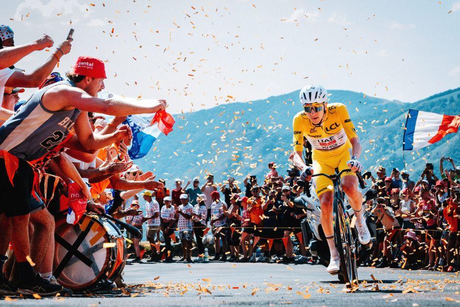 El francés recibió el apoyo de los aficionados en su llegada a la meta. (Foto: Le Tour)