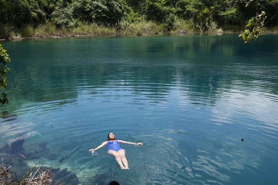 Si decides tomar un baño en los cenotes, es importante tener experiencia para nadar. (Foto: Maynor Mérida/Colaborador)