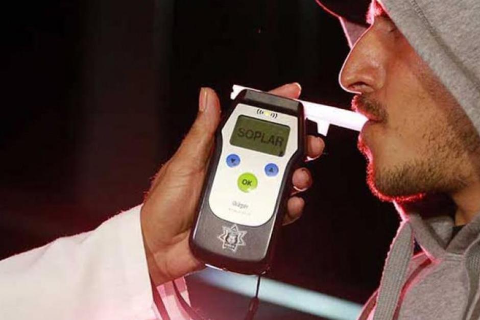 Tras comprobar que conducía bajo efectos del alcohol, se le impuso una sanción de Q5,000. (Foto: Archivo/SoyY502)