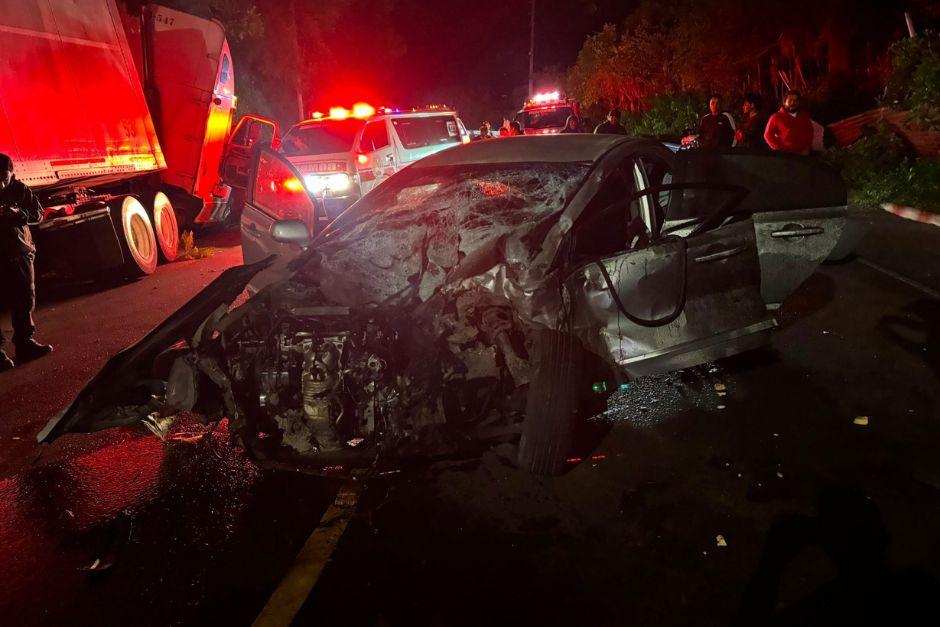 Pese a la fuerte colisión, el conductor del automóvil logró sobrevivir. (Foto: Asonbomd)