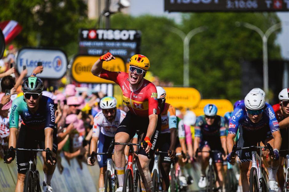 Así celebró el noruego luego de conseguir el triunfo en una cerrrada llegada a la meta. (Foto: Le Tour)