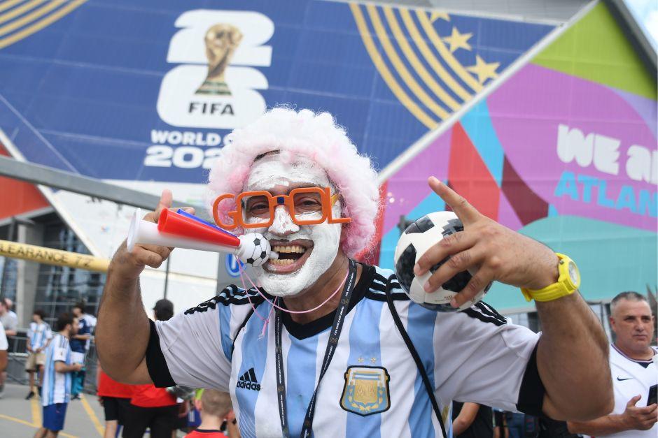 Caras pintadas para apoyar a Argentina ante Inglaterra. (Foto: Rudy Martínez)