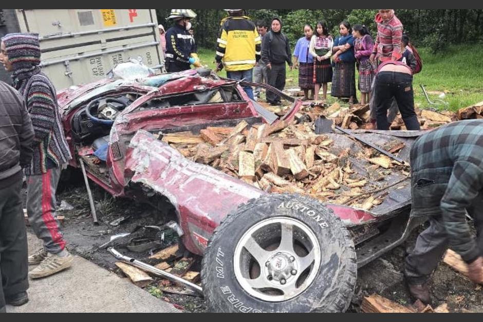 El piloto del picop quedó gravemente herido. (Foto: Bomberos Volutarios)