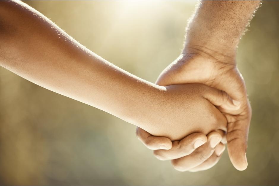 El menor fue agredido por un hombre en plena vía pública. (Foto ilustrativa: Shutterstock)