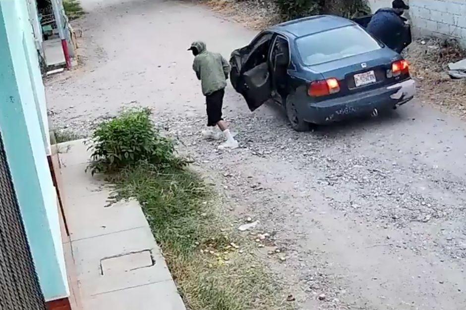 El hecho de violencia quedó grabado por una cámara de seguridad. (Foto: Captura de video)