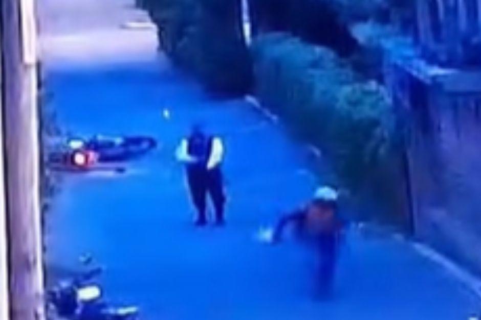 El hecho violento quedó grabado por cámaras de seguridad del sector. (Foto: captura de video)