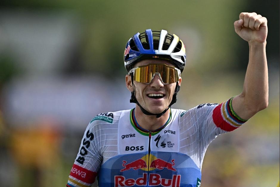 Remco Evenepoel registró un tiempo de 4 horas con 23:09, y una velocidad promedio de 41.9 kilómetros por hora. (Foto: AFP)