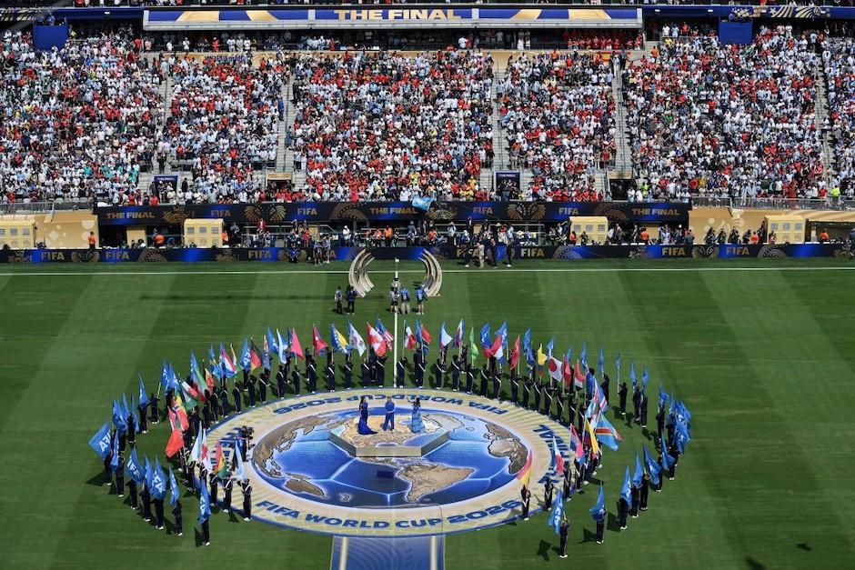 Los artistas se unen en una voz para celebrar la final del Mundial. Foto: AFP. 