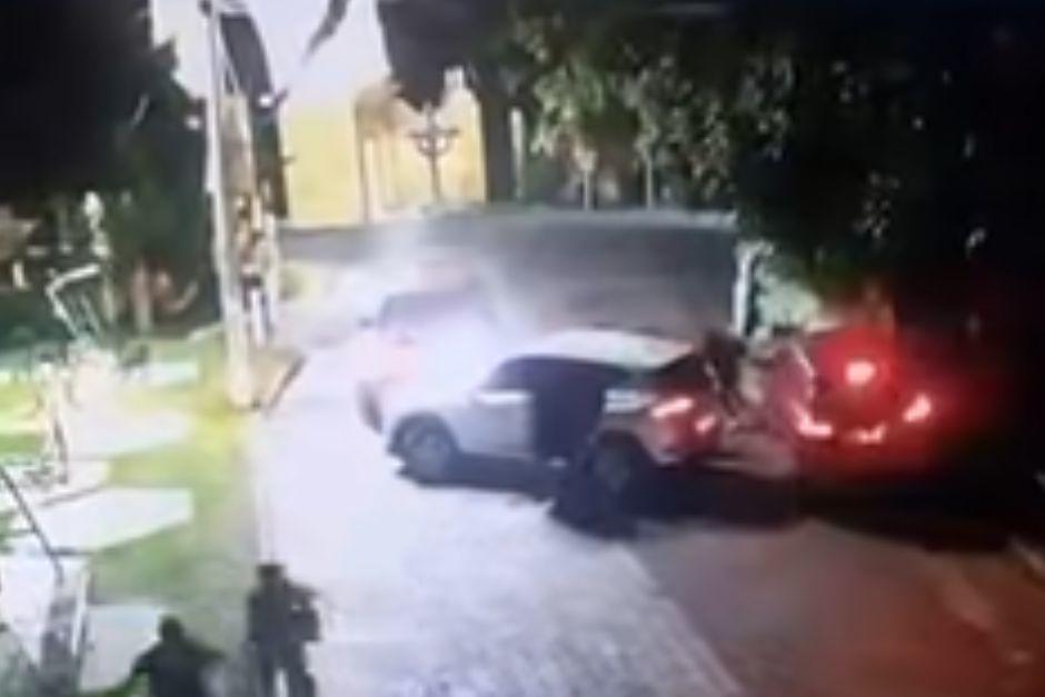 Sujetos armados emboscaron a un picop durante la noche del sábado. (Foto: captura de video)