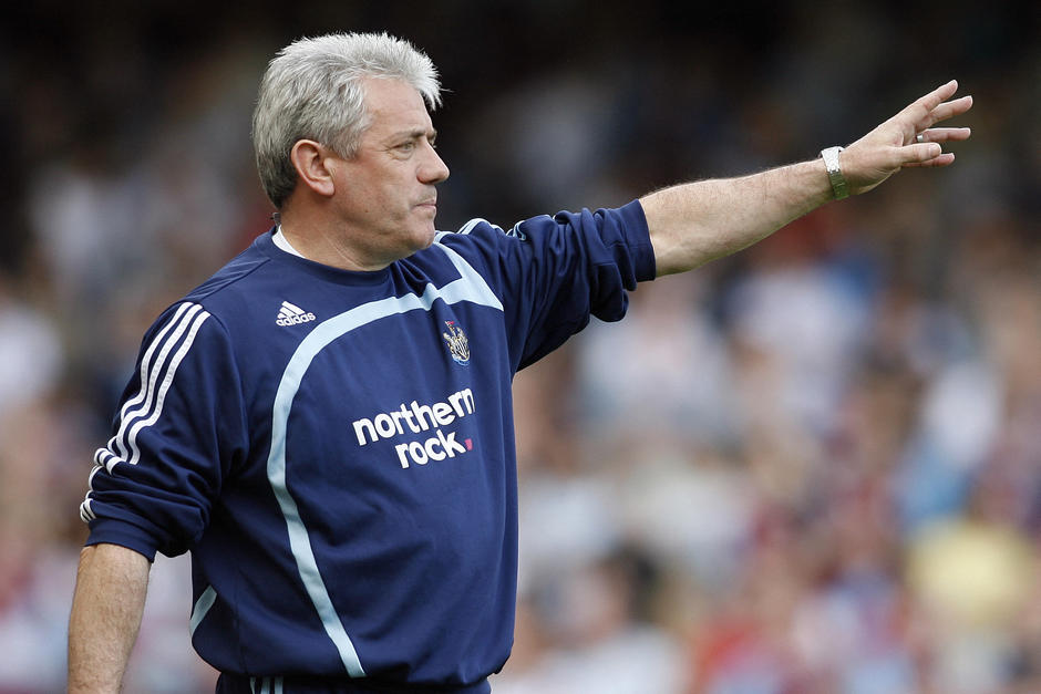 Fue entrenador del Newcastle en dos ciclos distintos y dirigió brevemente a los Tres Leones. (Foto: AFP) 