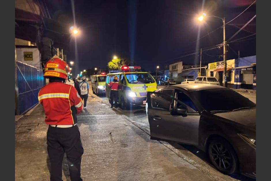 Un hombre resultó herido en un hecho ocurrido en la avenida Petapa, zona 12, la madrugada de este 21 de julio. (Foto: Bomberos Municipales)