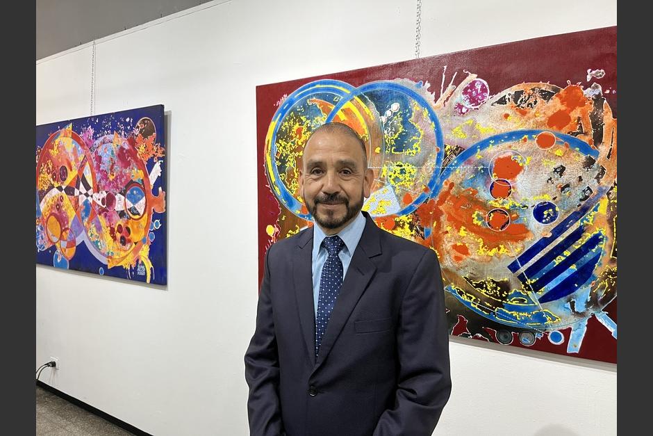 Leonel del Cid durante el homenaje por sus 50 años de trayectoria en la ENAP. (Foto: Sandra Sebastián/Colaboradora)