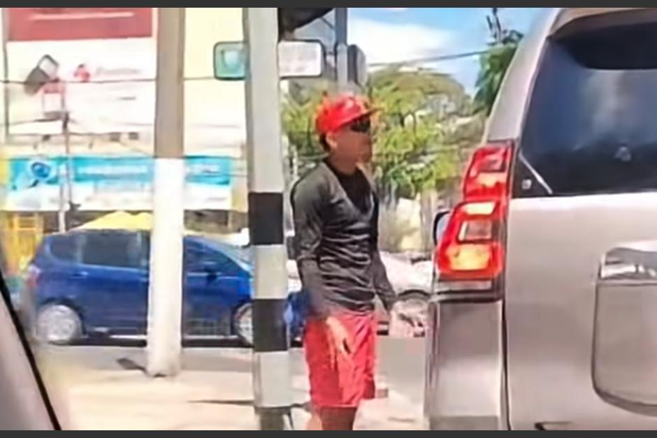 Varios conductores se han visto amenazadas por el sujeto. (Foto: captura de video)