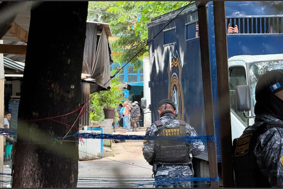 El operativo sigue en desarrollo en el centro carcelario. (Foto: PNC)