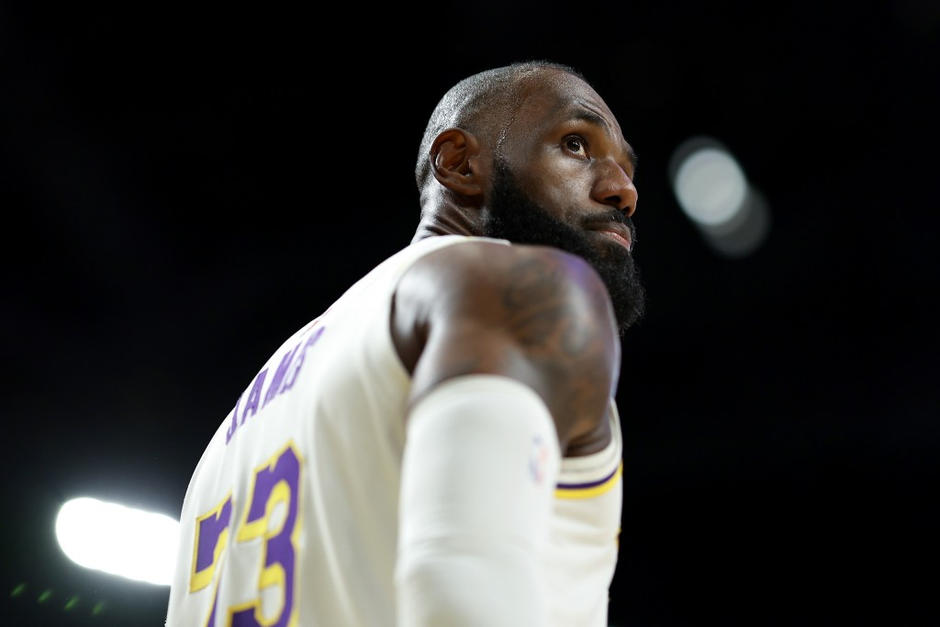 LeBron James emprenderá una nueva etapa en la NBA. (Foto: AFP)