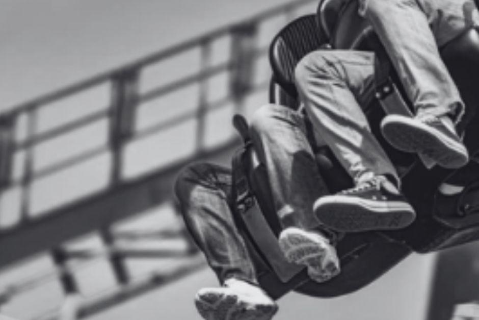 Uno de los niños murió tras caer de las alturas del juego. (Foto ilustrativa vía: Shutterstock)