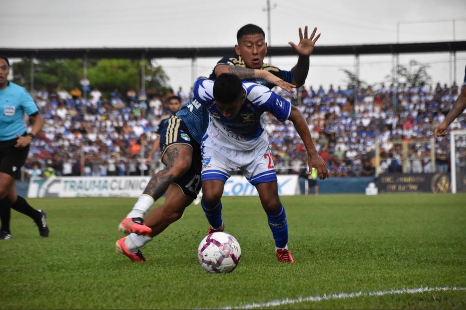 El partido entre Suchitepéquez y Comunicaciones tuvo momentos tensos en el Carlos Salazar Hijo. (Foto: Marvin Pos)