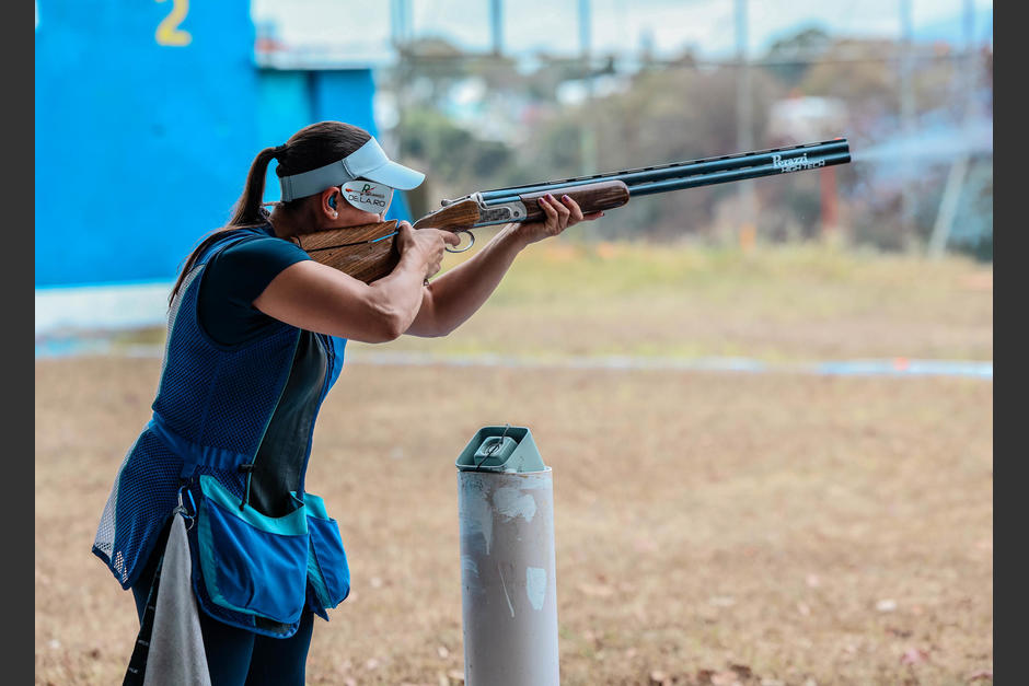 Adriana Ruano se quedó fuera del podio en la prueba individual de foso femenino en Santo Domingo 2026. (Foto de entrenamiento: COG)