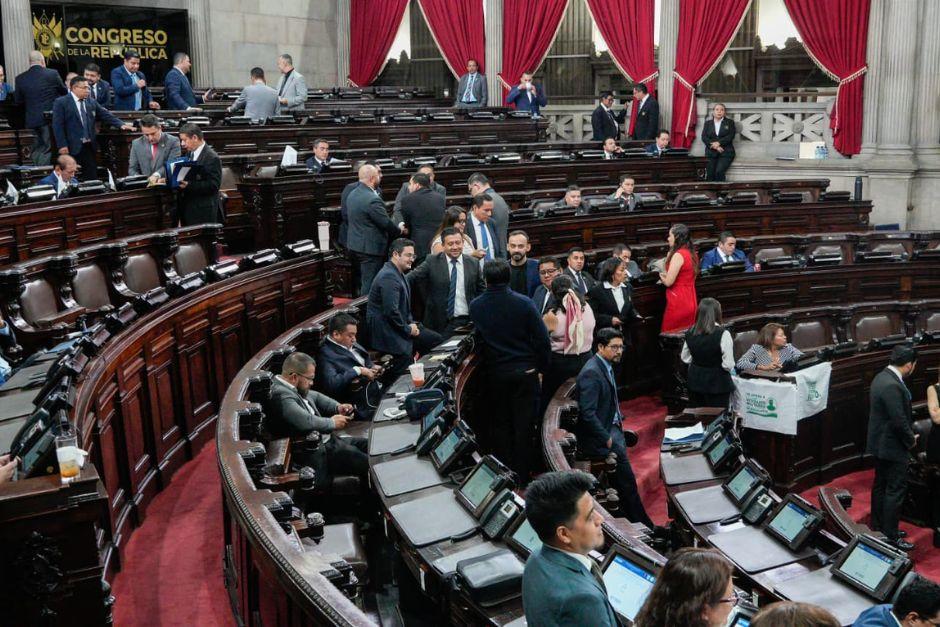 El Pleno dio lectura a la propuesta 6801 para mitigar el impacto del incremento en los precios del diésel y la gasolina. (Foto: Wilder López/Soy502) 