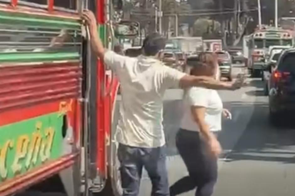 El video fue captado por un conductor que transitaba por esta vía. (Foto: Captura de video)