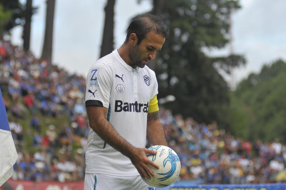 Capitán, referente y multicampeón: Contreras marcó una época con la camisola crema. (Foto: Archivo) 