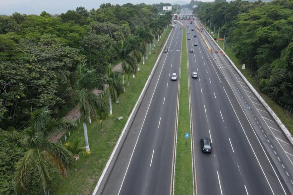 Las autoridades buscan el fundamento legal que les permita dar mantenimiento a la autopista Palín-Escuintla. (Foto: Archivo / Soy502)