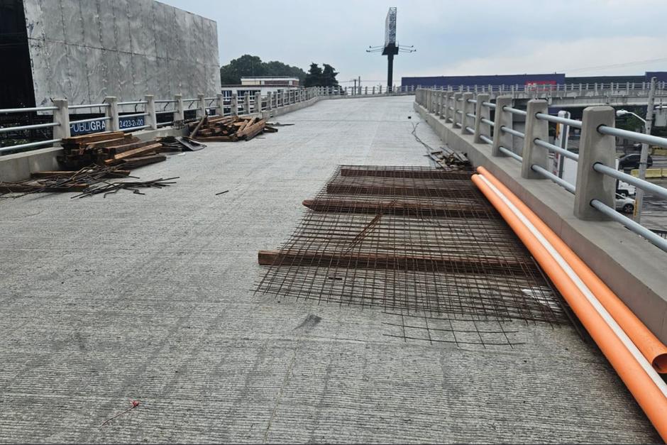 Aun faltan trabajos para habilitar la obra del paso a desnivel de la calzada Roosevelt. (Foto: Estuardo Paredes / Soy502)
