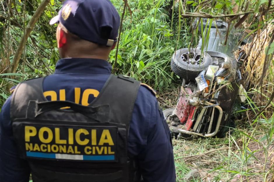 Terminaron accidentados tras perder el control en una curva. (Foto: PNC)