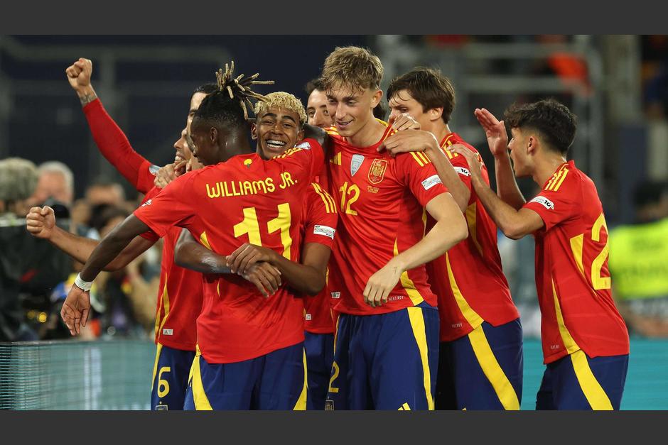 España dominó invicta el Grupo E de las eliminatorias europeas de la UEFA, sellando su boleto de forma directa.