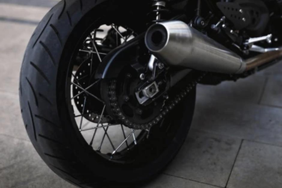 Dos jóvenes a bordo de una motocicleta terminaron heridos por el percance. (Foto ilustrativa: Shutterstock)