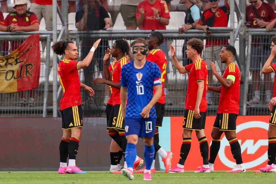 Los belgas festejaron el triunfo en la casa del capitán croata Luka Modric, que espera mejorar su imagen antes del Mundial. (Foto: AFP)