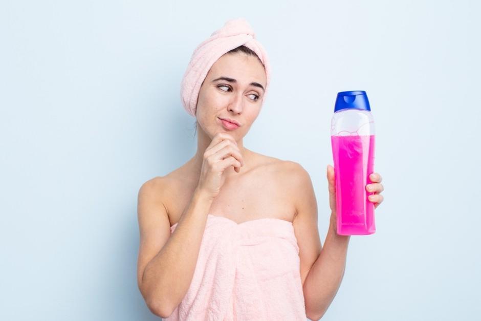 Puedes optar por champú sin sal en caso de cabello tratado con keratina, quebradizo o seco. (Foto: Shutterstock)