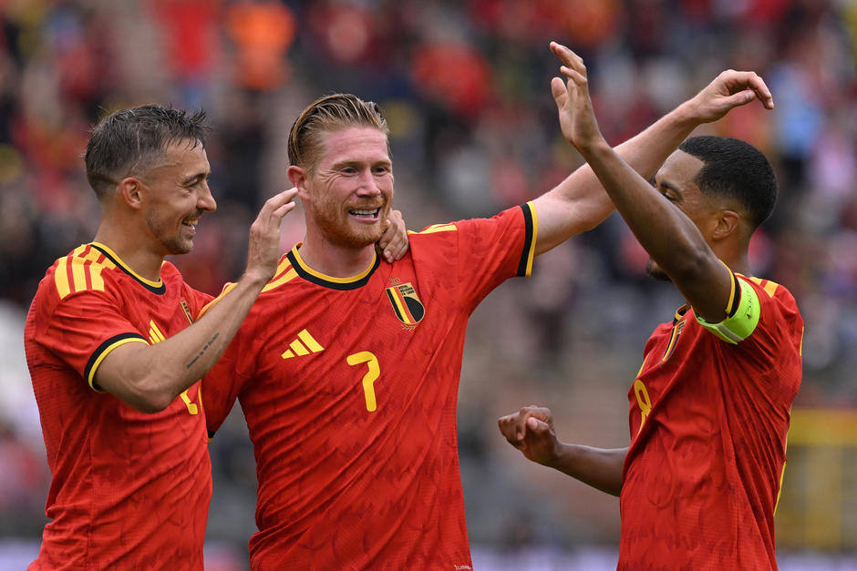 De Bruyne (centro) lidera a una selección belga que aspira a ser protagonista en Norteamérica. (Foto: AFP) 