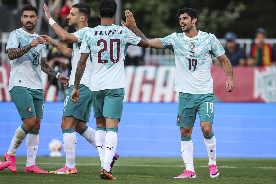 Guedes se encargó de romper la igualdad tras entrar en lugar de Cristiano. (Foto: AFP) 