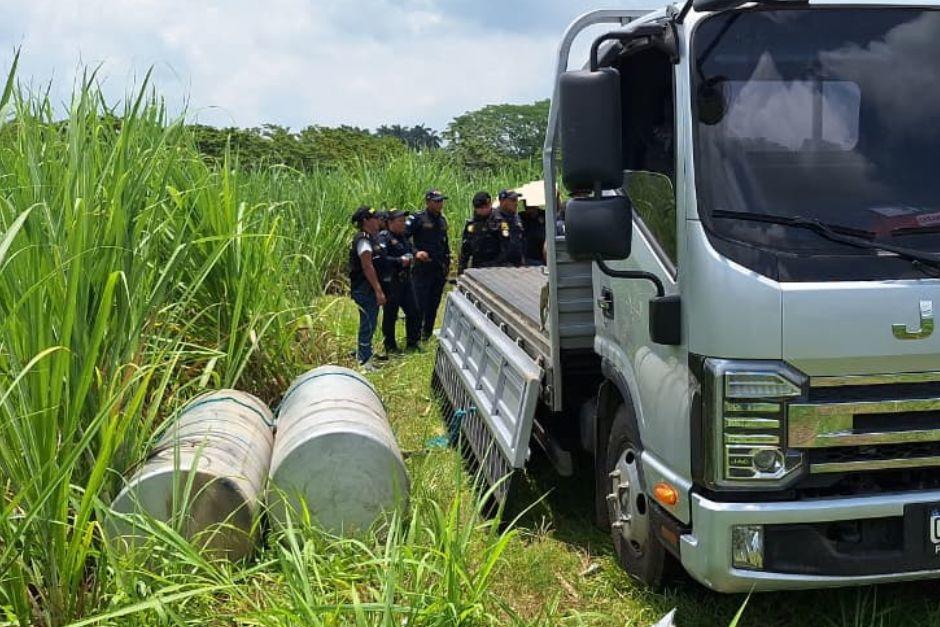 La droga fue hallada oculta en la plataforma del transporte. (Foto: PNC)