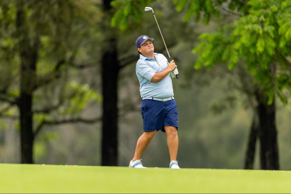 Hugo Mayorga, vino de atrás, para llevarse el triunfo en el quinto ranquin mayor de golf, que se disputó en el Mayan Golf Club. (Foto: Asogolf)