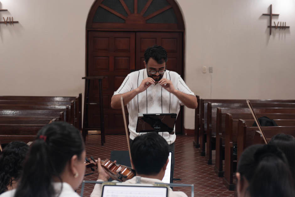 Sergio Valle compone esta pieza única, integrando marimba y cuerdas. (Foto: Henry de Paz)