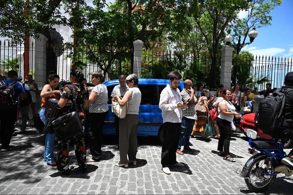 El terremoto en Cuba provocó que los ciudadanos salieran de los inmuebles ante el temor de que se desplomaran. (Foto: AFP)