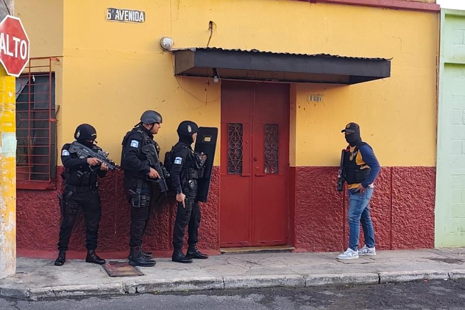 Varios ilícitos y algunas capturas se reportan tras los allanamientos en el barrio El Gallito. (Foto: PNC)