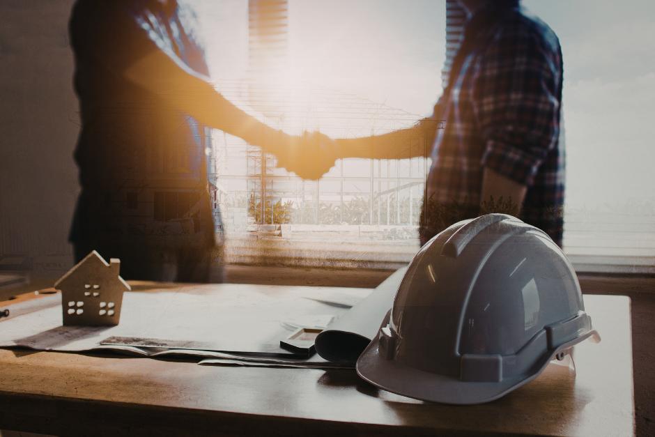 La Ley de Alianzas para el Desarrollo de Infraestructura Económica nació con la premisa de delegar en el sector privado el diseño, financiamiento, construcción y operación de activos del Estado mediante contratos de largo plazo. (Foto: Canva/Soy502)