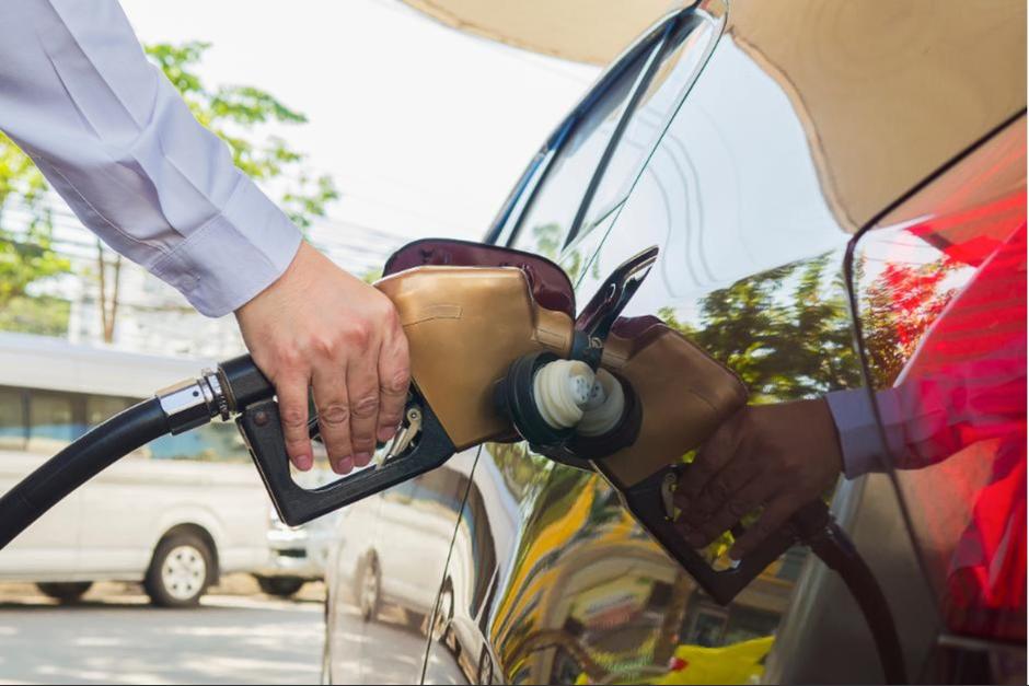 Los precios de las gasolinas sufrieron una leve alza mientras el diésel subió más de Q 1.50 durante esta semana. (Foto: MEM / Soy502) 
